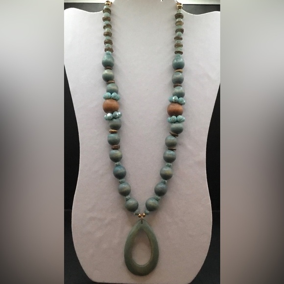 Vintage 1946 Jewelry - VINTAGE 1946 BRAND UNIQUE GREEN BROWN WOODEN LARGE TEARDROP PENDANT NECKLACE